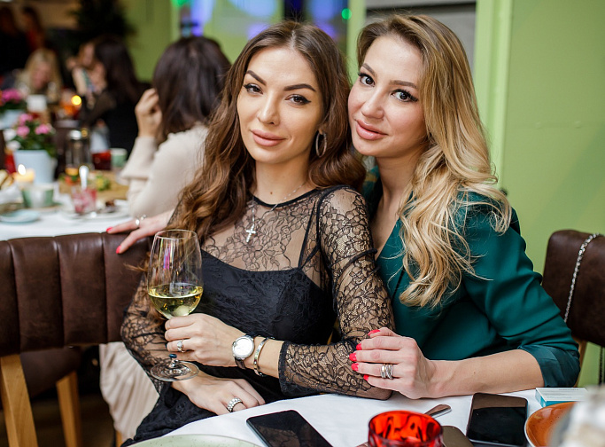 GEOMETRIA: Репортажи Пятничный вечер в ресторане Магадан