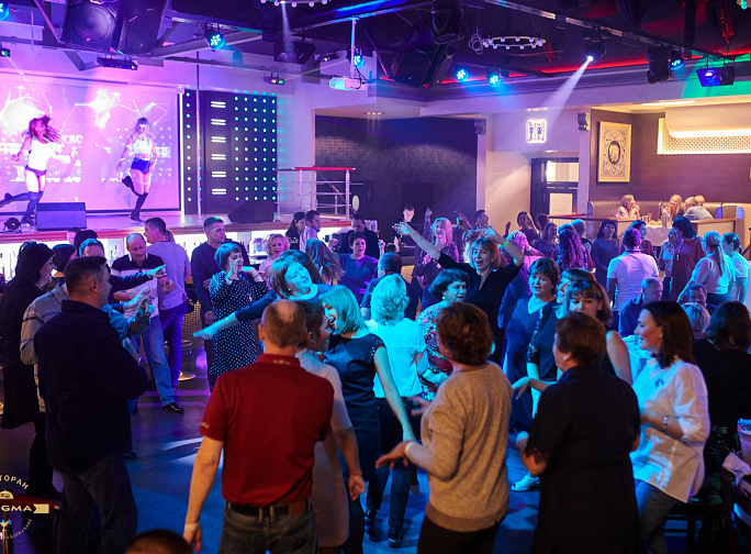 Jay-Z’s 40/40 Club Is a Sports Bar and Nightclub in the Flatiron District - The