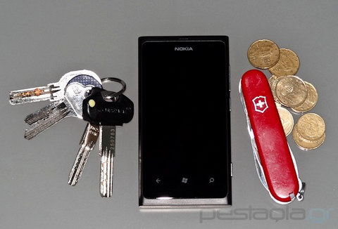   Nokia Lumia 800