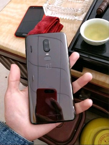    OnePlus 6:     Galaxy S9+ 