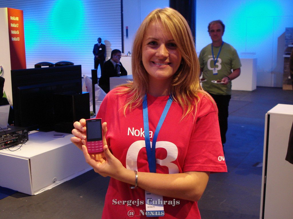 «Живые» фото Nokia X3-02 Touch and Type в розовом цвете