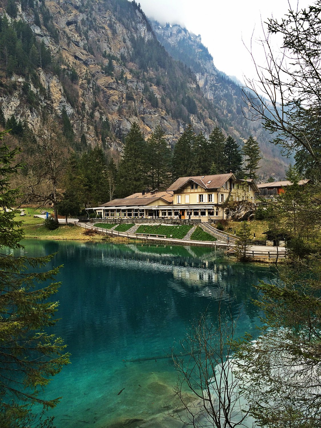 Блаузее голубое озеро Швейцария