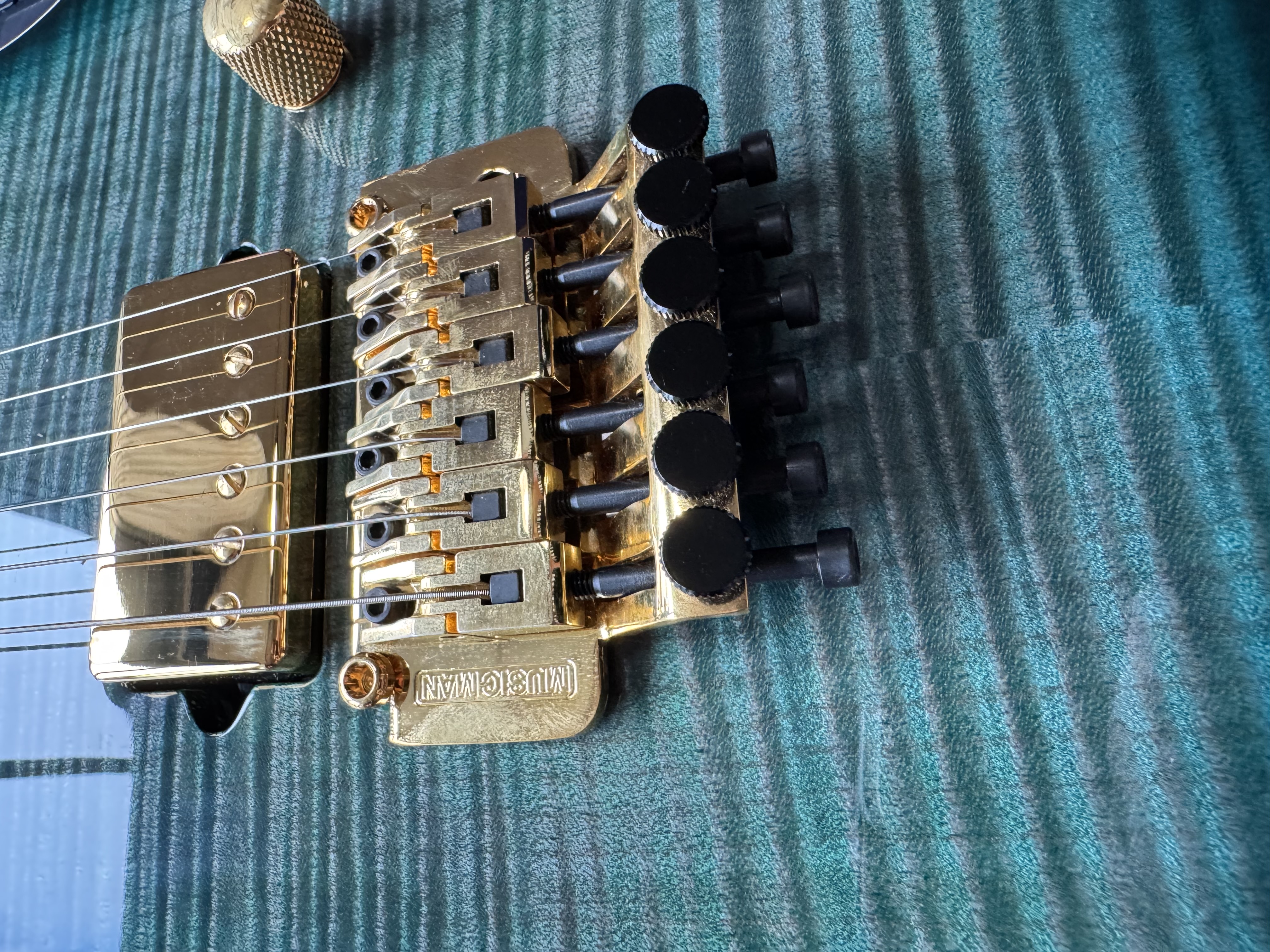 Блокирующееся тремоло Floyd Rose