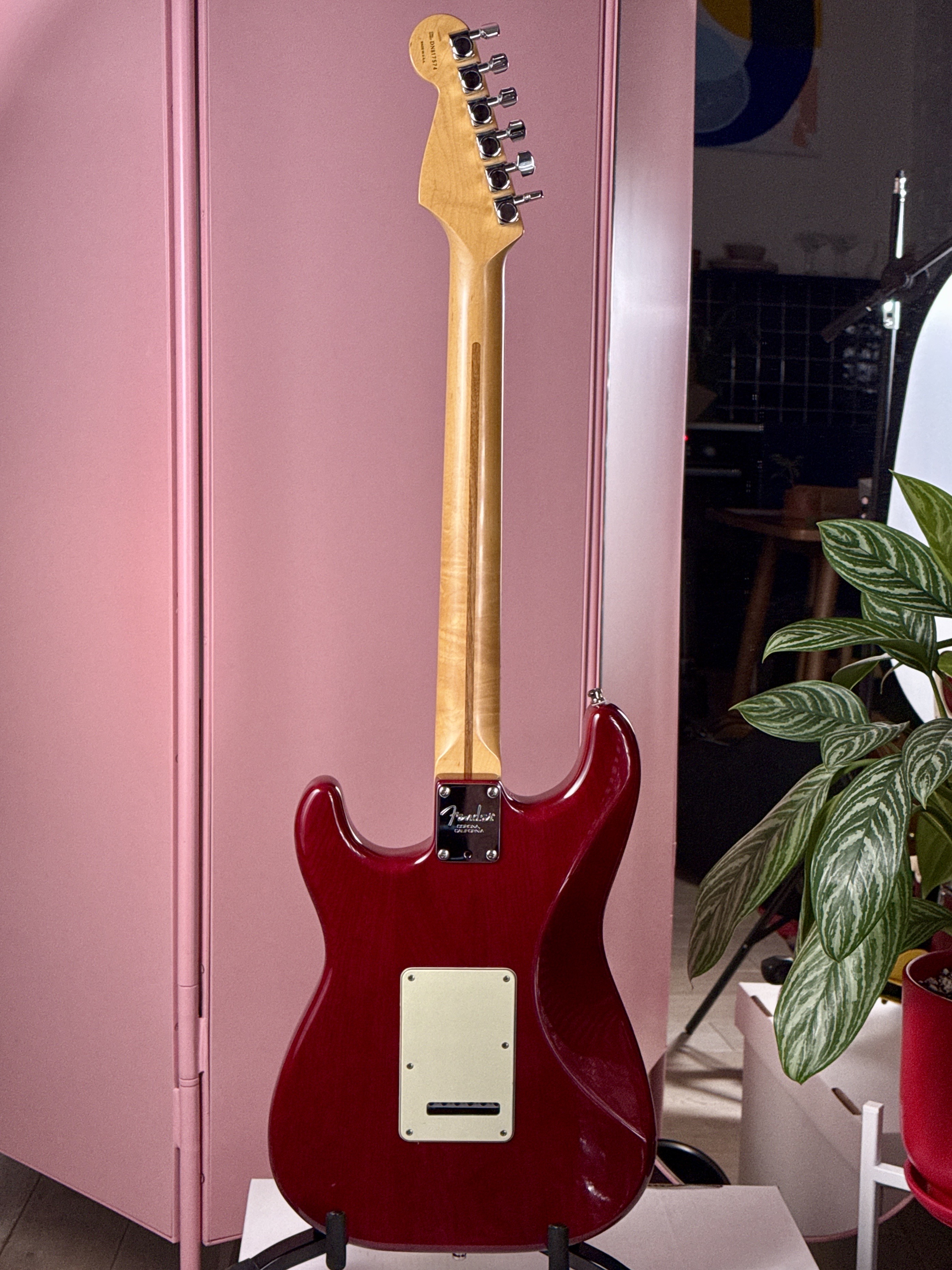 Fender American Deluxe Stratocaster 1998 Crimson Red Transparent, электрогитара, фото 9