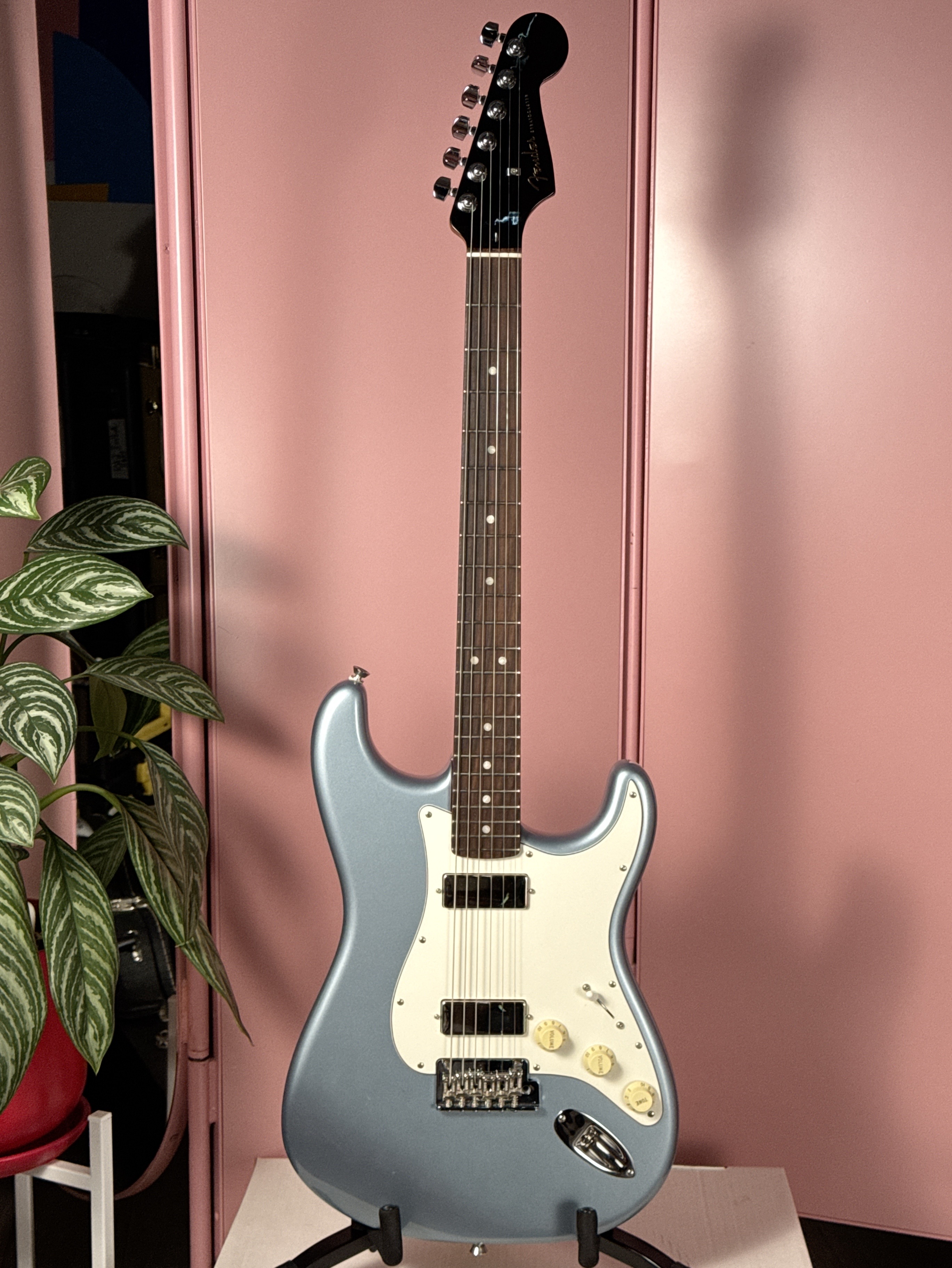 Fender Limited Edition American Professional II Stratocaster HH 2024 Ice Blue Metallic w/ Matching Headstock, электрогитара, фото 2