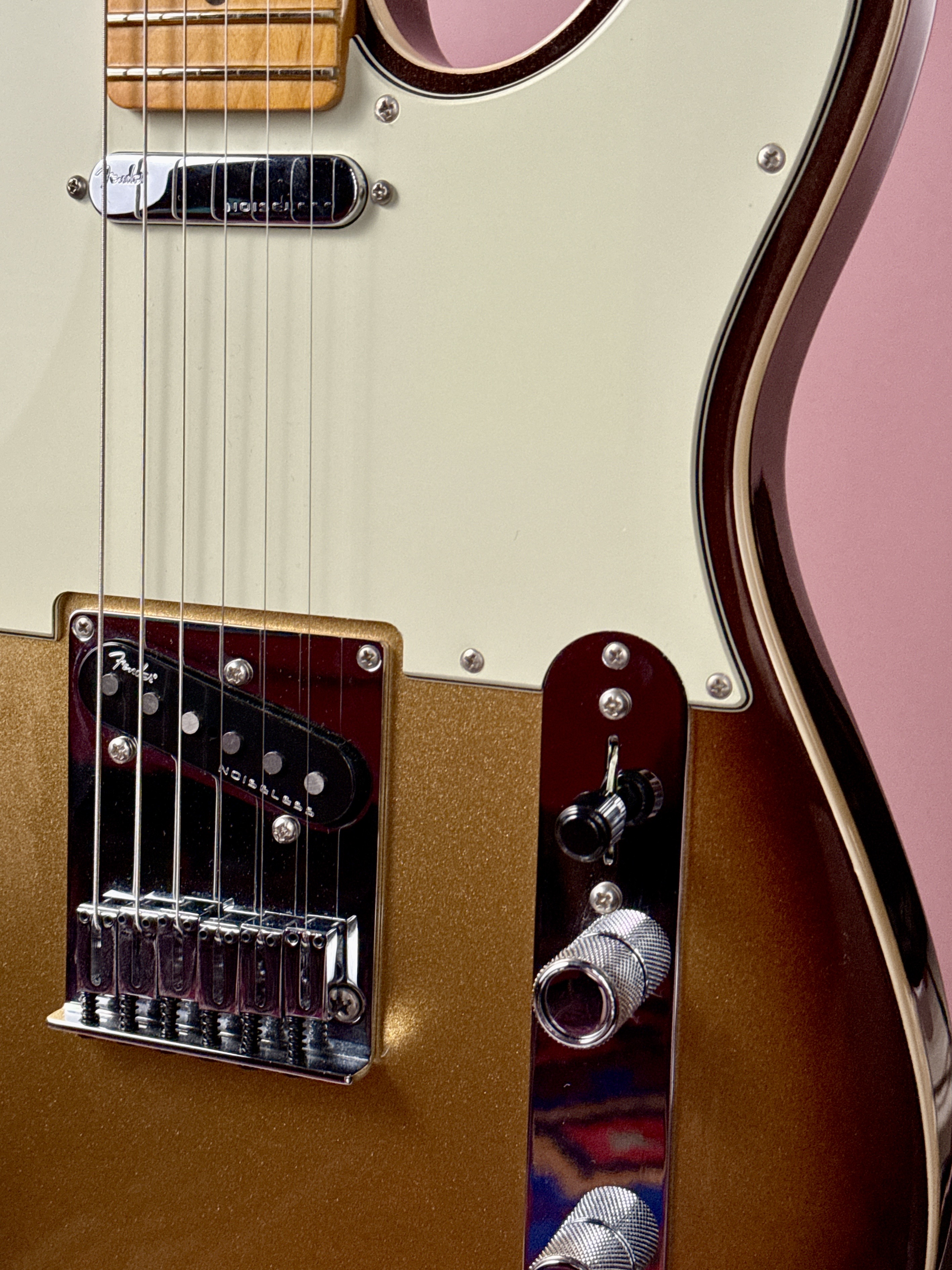 Fender American Ultra Telecaster с Noiseless-звукоснимателями