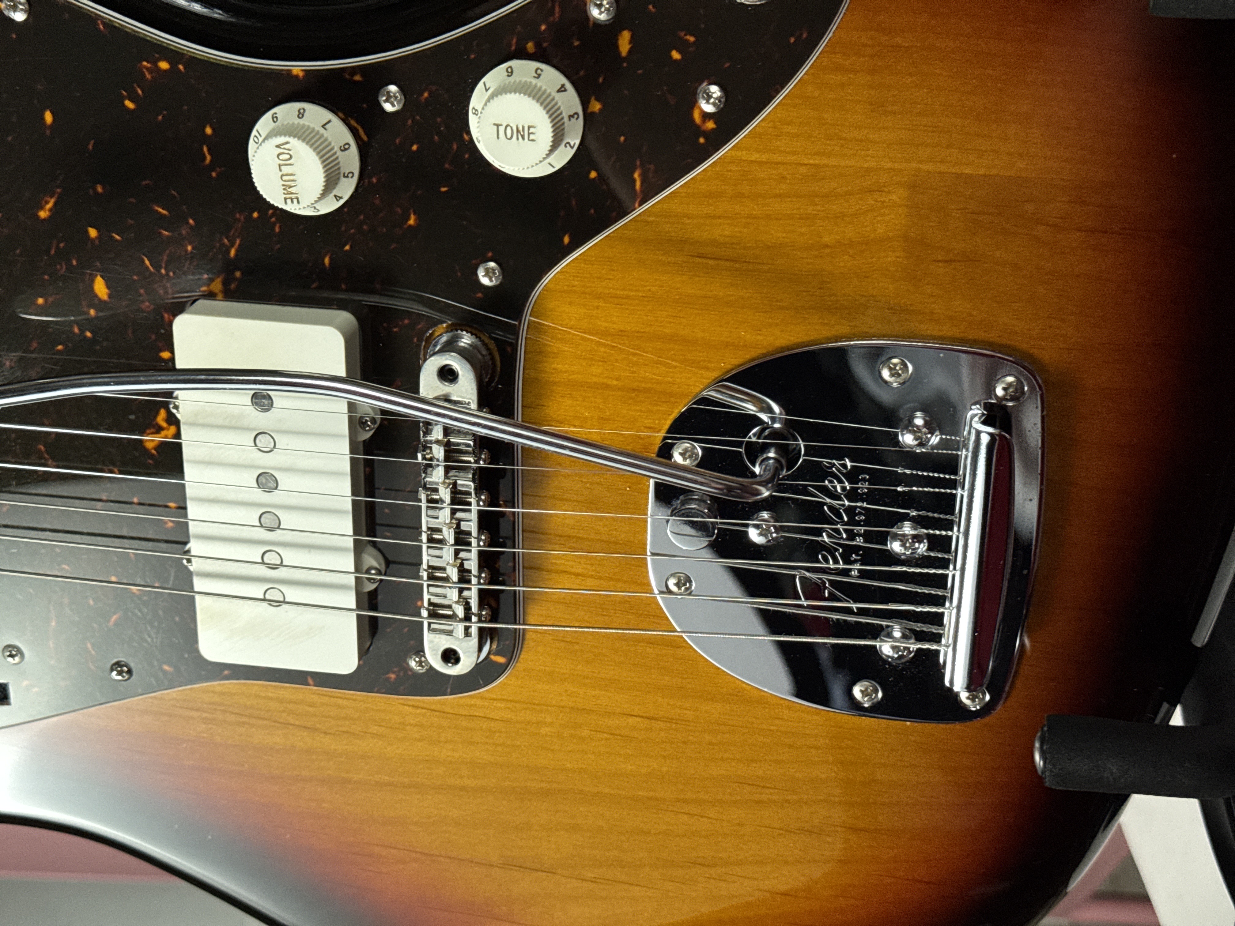 Плавающее тремоло Fender Jazzmaster