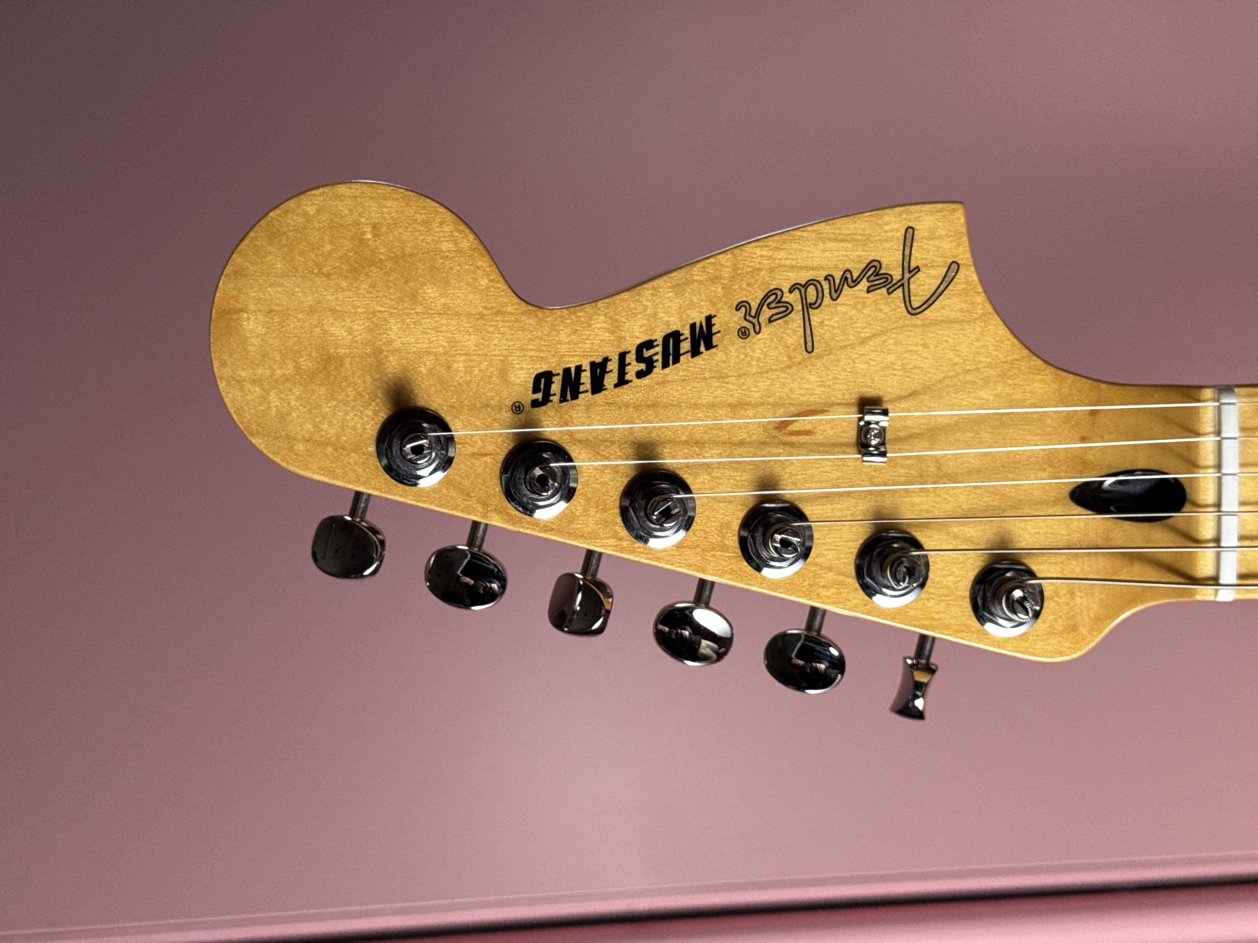 Fender Player II Mustang 2024 3-Tone Sunburst, электрогитара, фото 3