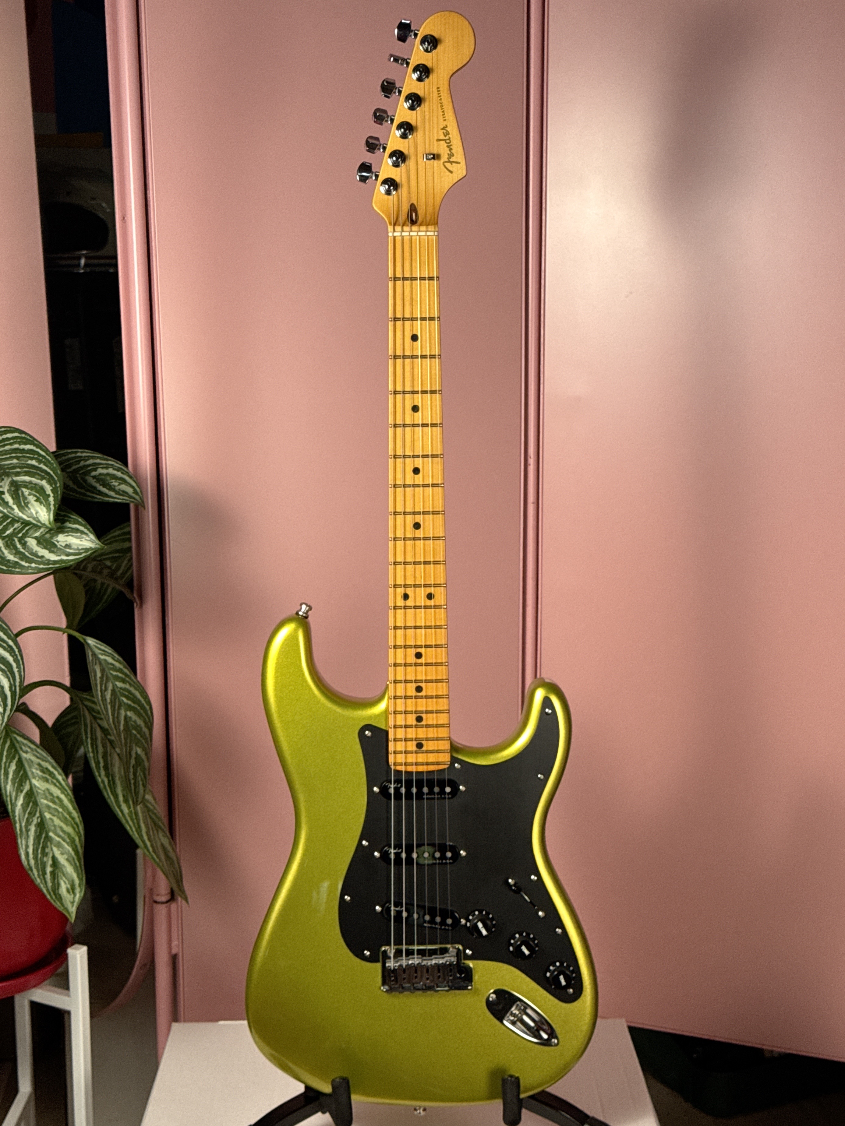 Fender American Ultra II Stratocaster 2024 Solar Flare, электрогитара, фото 2