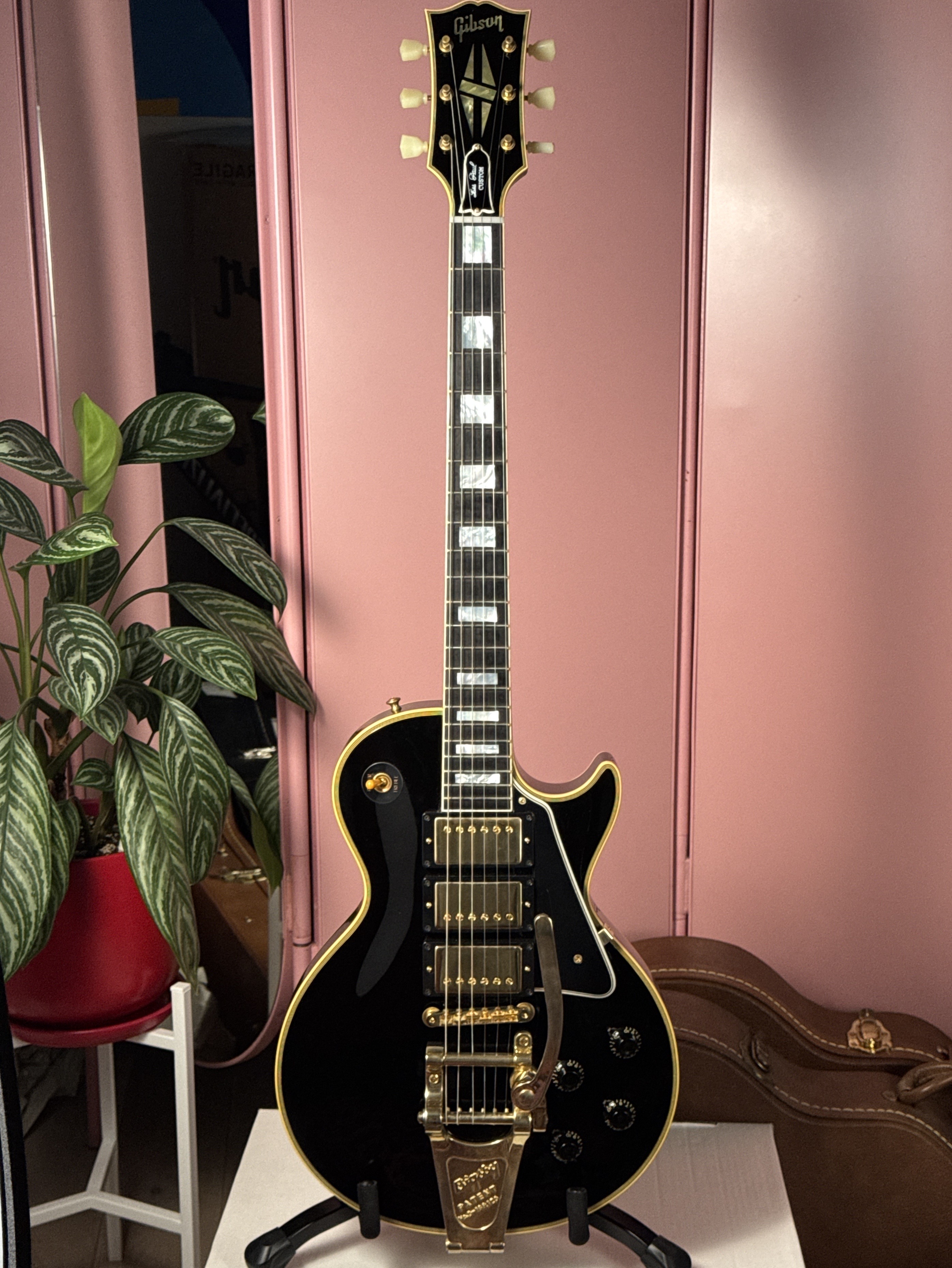 Gibson Les Paul Custom 3 PU Bigsby 2022, электрогитара, фото 2