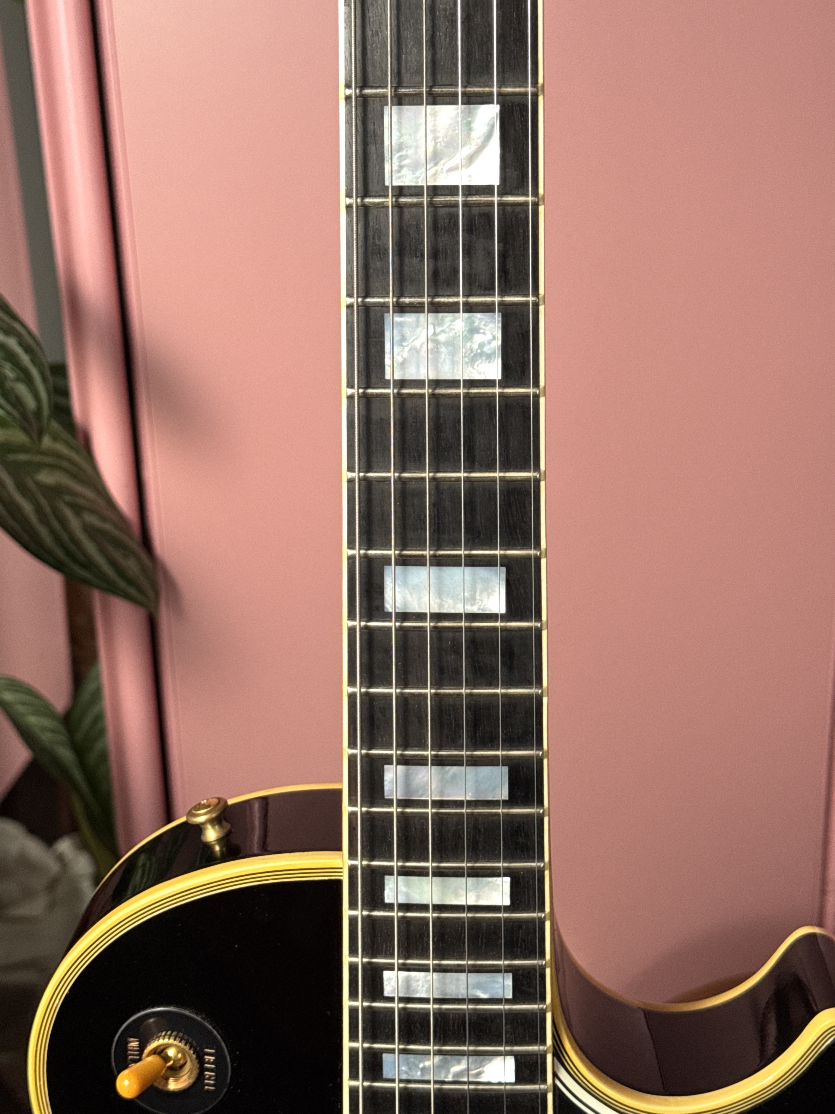 Gibson Les Paul Custom 3 PU Bigsby 2022, электрогитара, фото 4