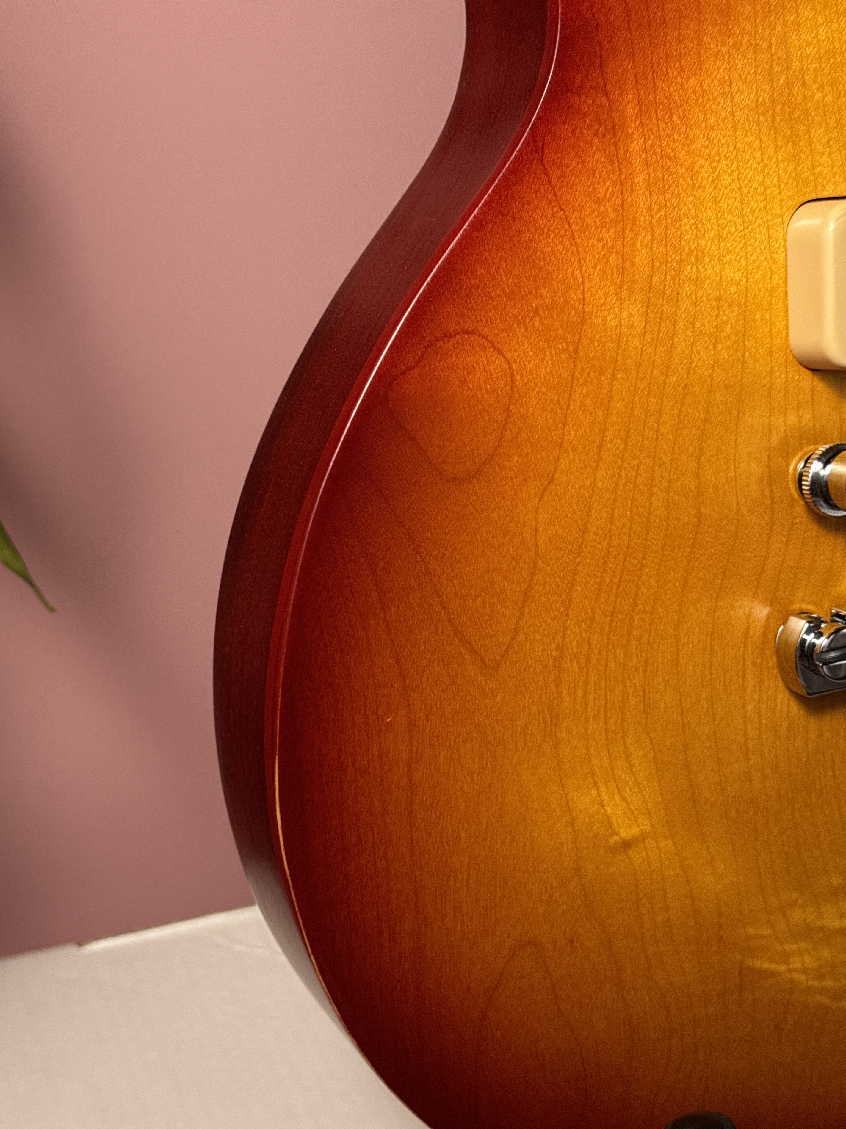 Gibson Les Paul Studio 50's Tribute P-90 2010 Worn Satin Cherry, электрогитара, фото 15