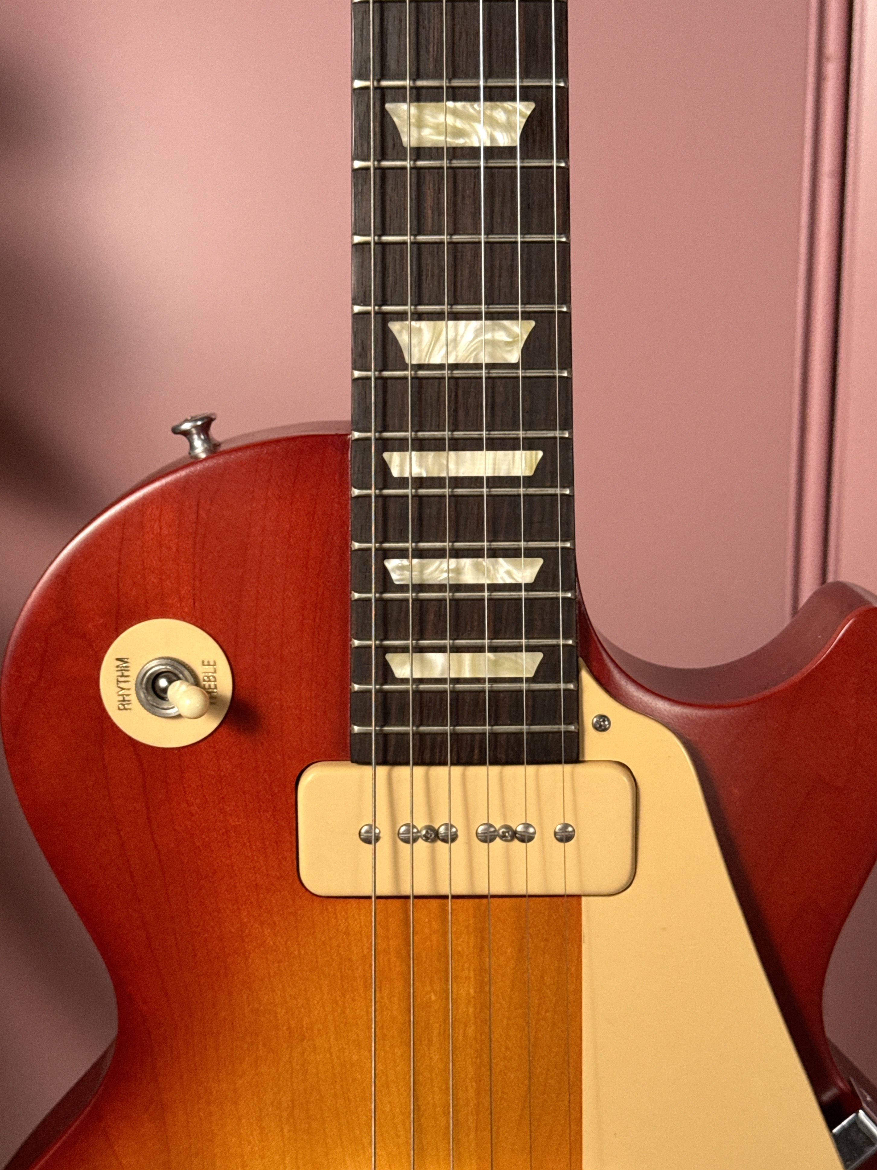 Gibson Les Paul Studio 50's Tribute P-90 2010 Worn Satin Cherry, электрогитара, фото 6