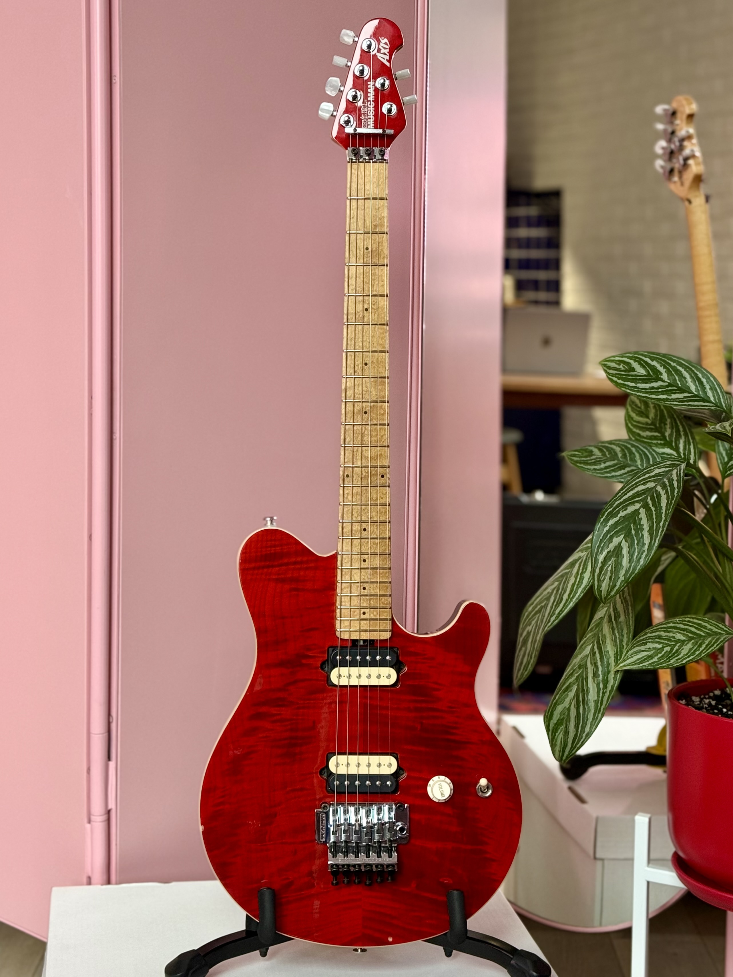 Ernie Ball Music Man Axis 2007 Trans Red, электрогитара, фото 2