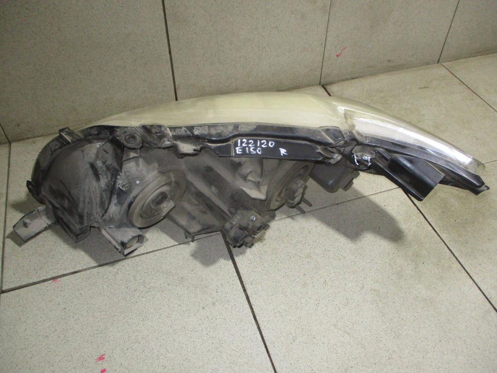 Фара правая для Toyota Corolla (E150) 2006-2013