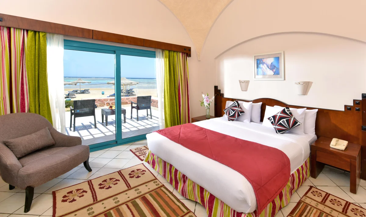 Double or Twin Room with Beach Front View (стандартный двухместный номер с видом на пляж)