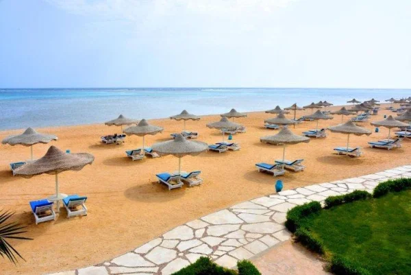 Family Beach Front  (стандартный семейный номер с видом на пляж)