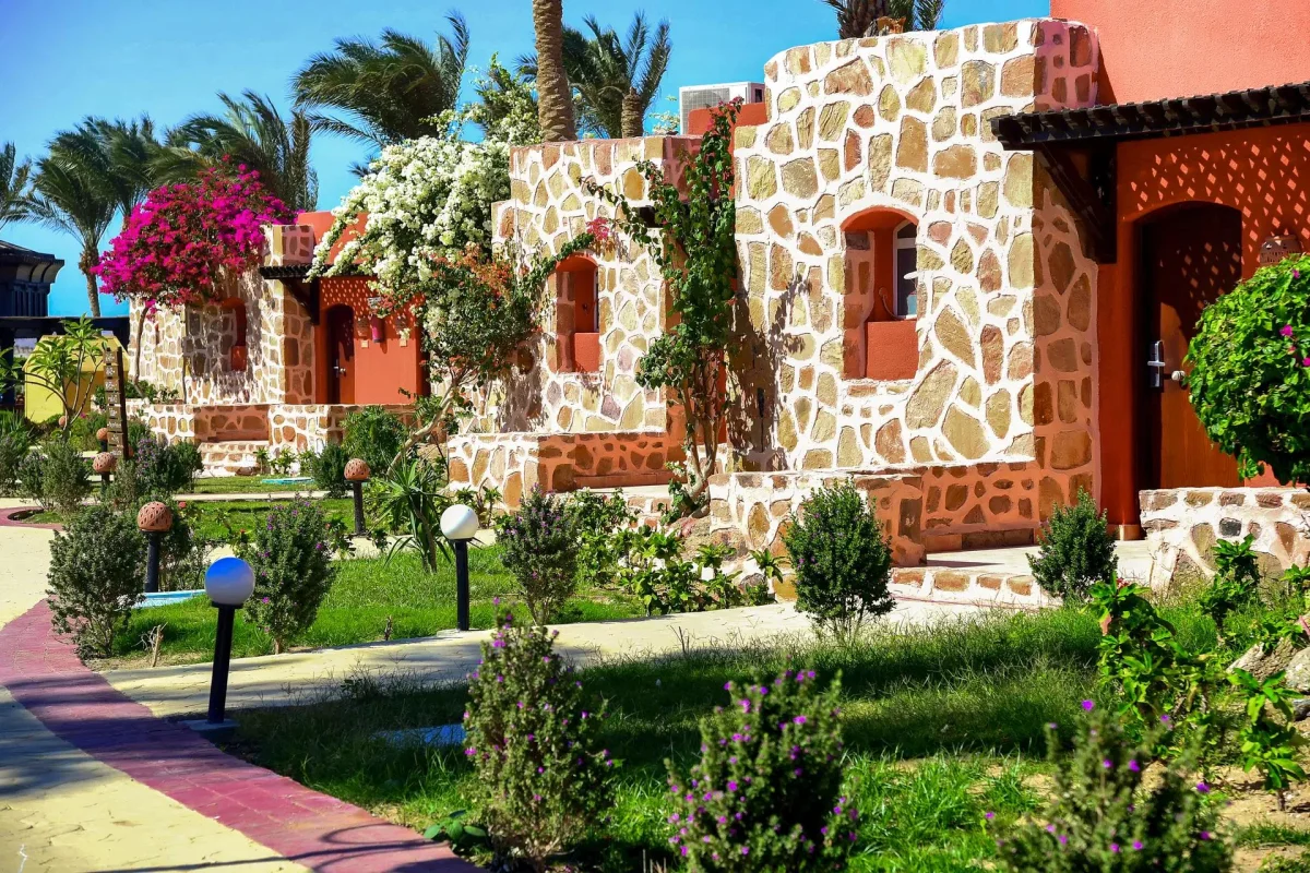 Double or Twin Room with Pool View  (стандартный номер твин с видом на бассейн)