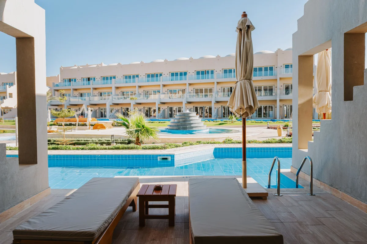 Deluxe Swim Up Connected Suite (делюкс семейный номер с видом на бассейн)