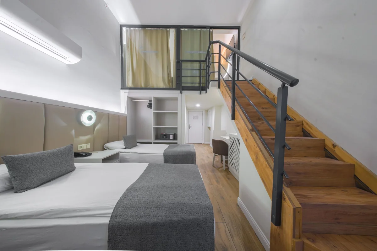 Family Doublex Room (стандартный семейный номер с видом на территорию)