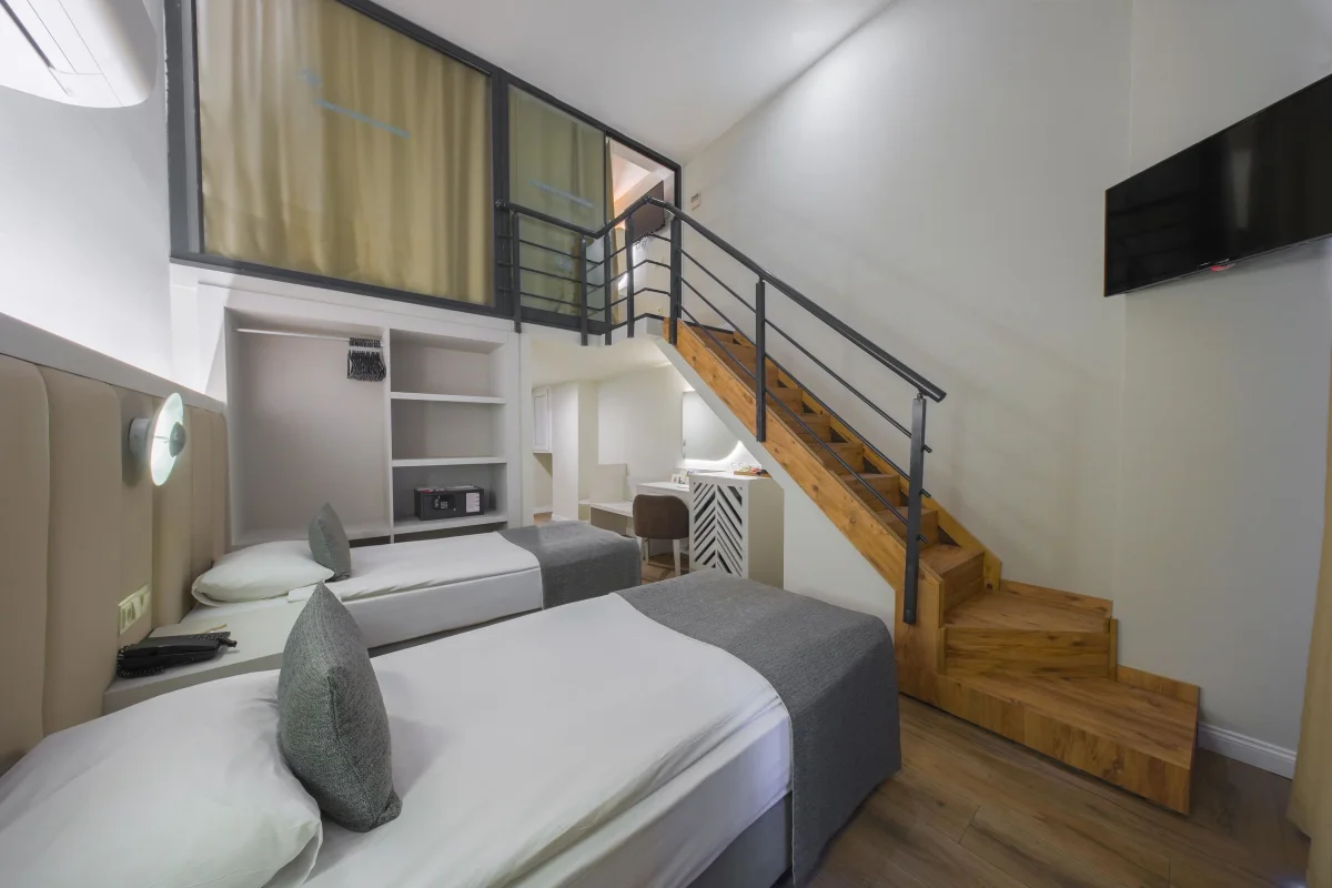 Family Doublex Room (стандартный семейный номер с видом на территорию)