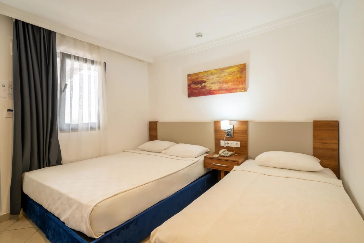 LARGE ROOM (стандартный четырёхместный номер с видом на сад)