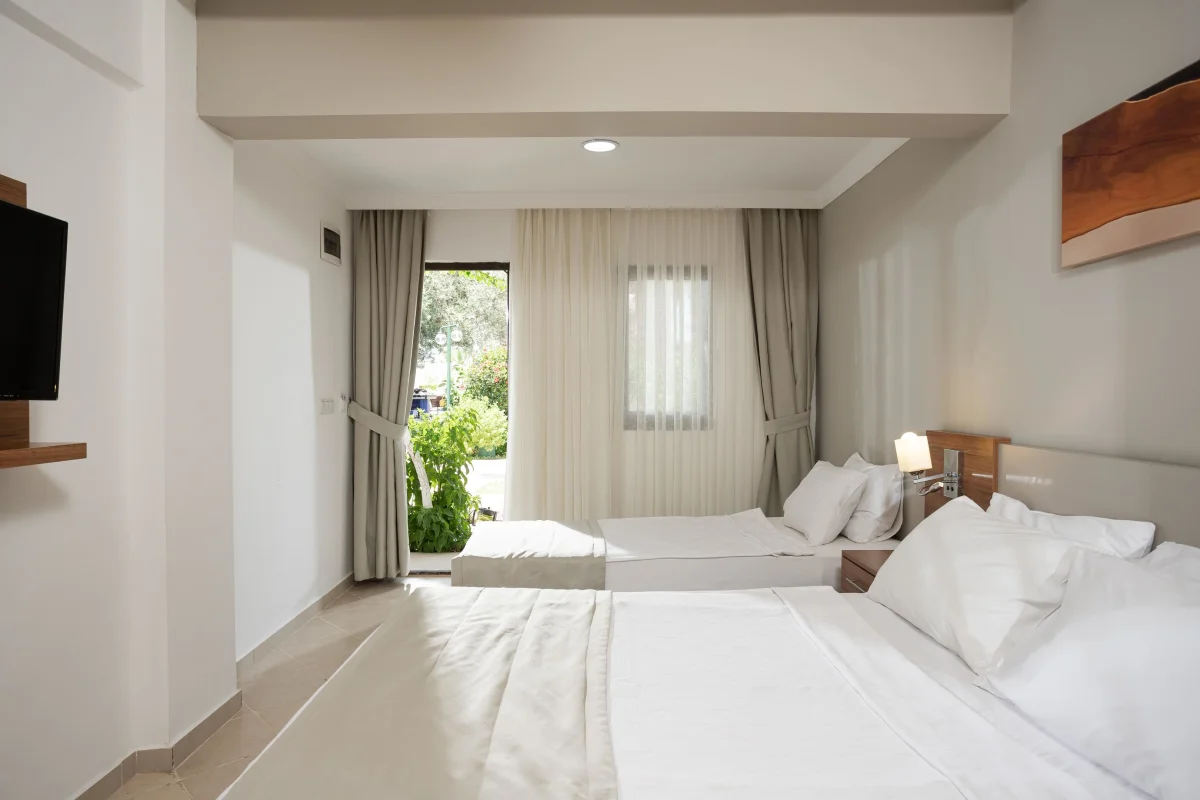 STANDART COMFORT ROOM (стандартный трёхместный номер с видом на сад)