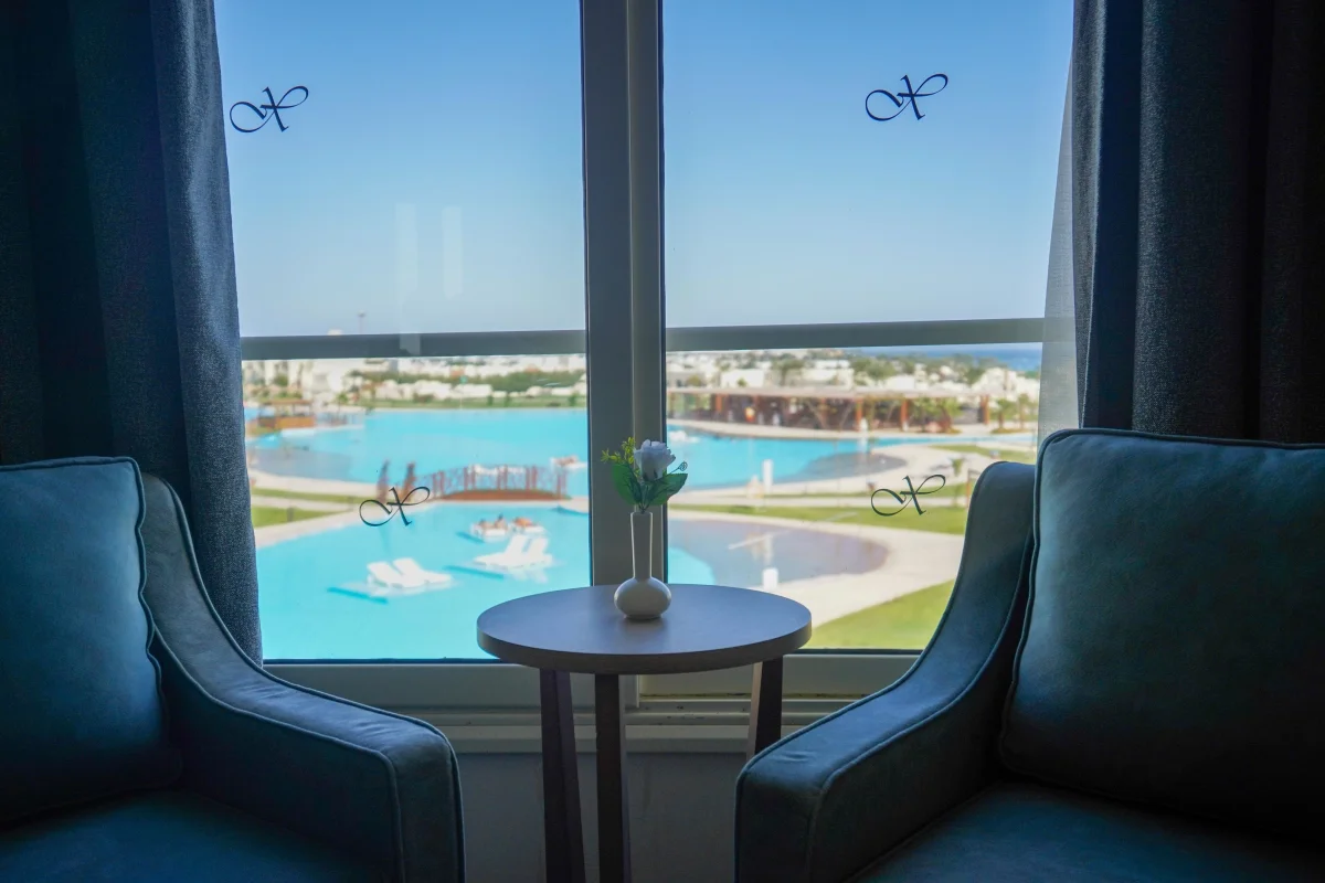 Main Building Junior Suite - Pool View