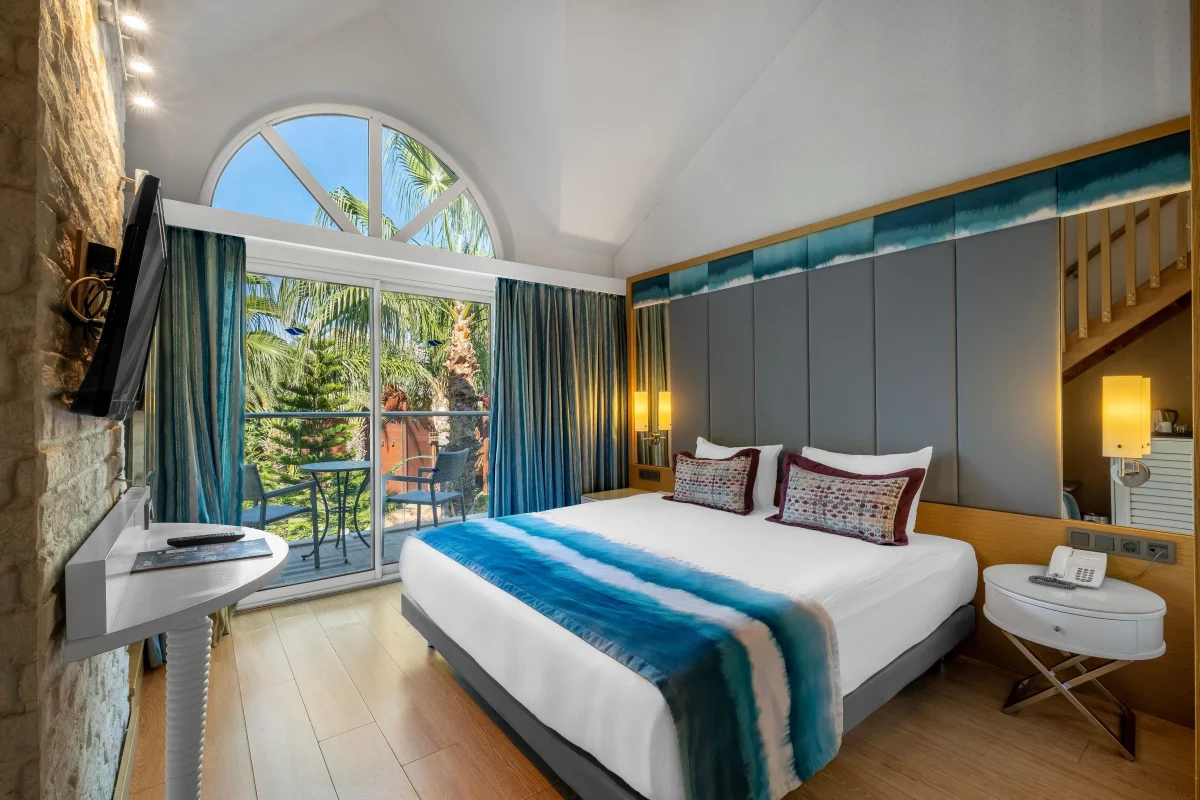 Villa Suite Second Floor (люкс с видом на бассейн)