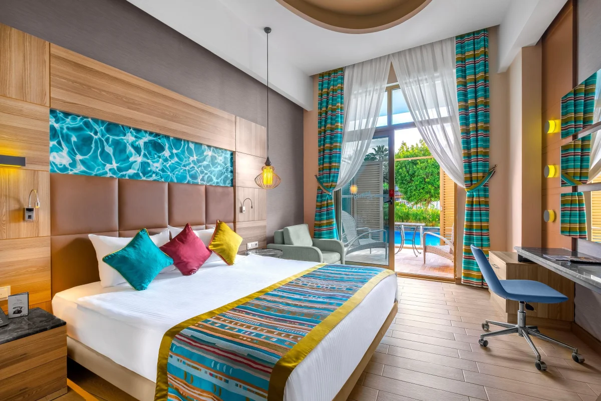 Swim Up Family Dublex Room (семейный номер с видом на бассейн)