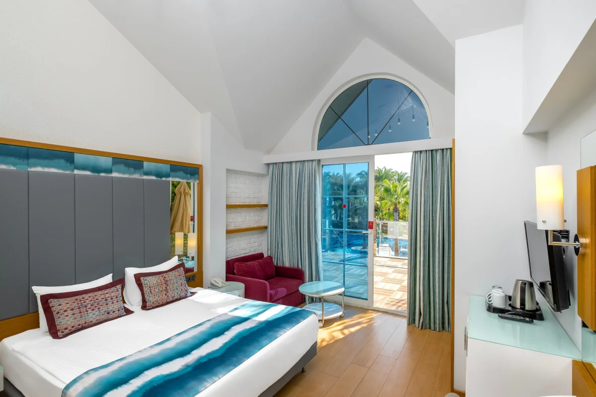 Villa Suite Second Floor (люкс с видом на бассейн)