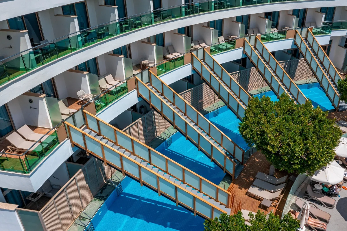 Swim Up Second Floor (номер с видом на бассейн)