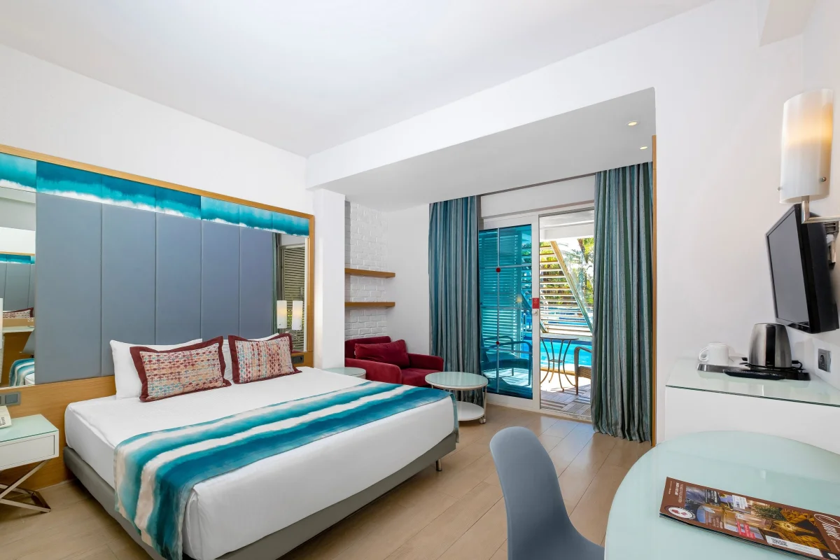 Villa Suite First Floor (люкс с видом на бассейн)
