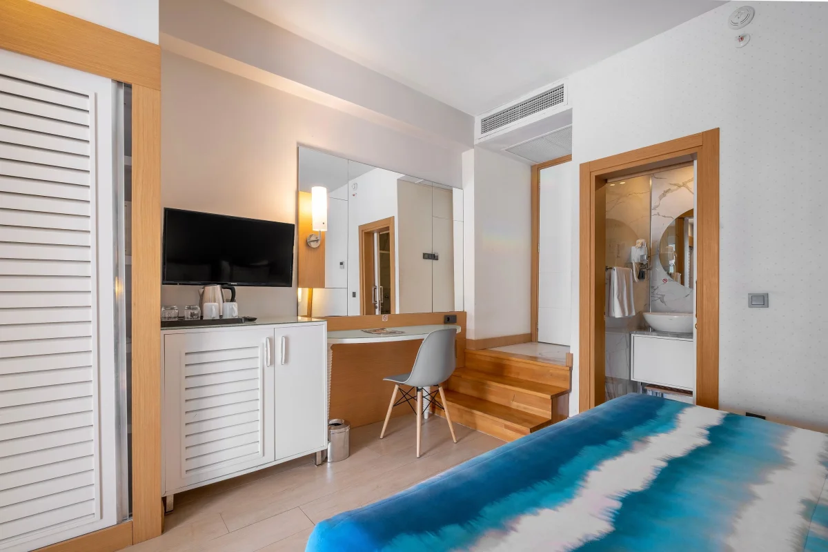 Villa Suite First Floor (люкс с видом на бассейн)
