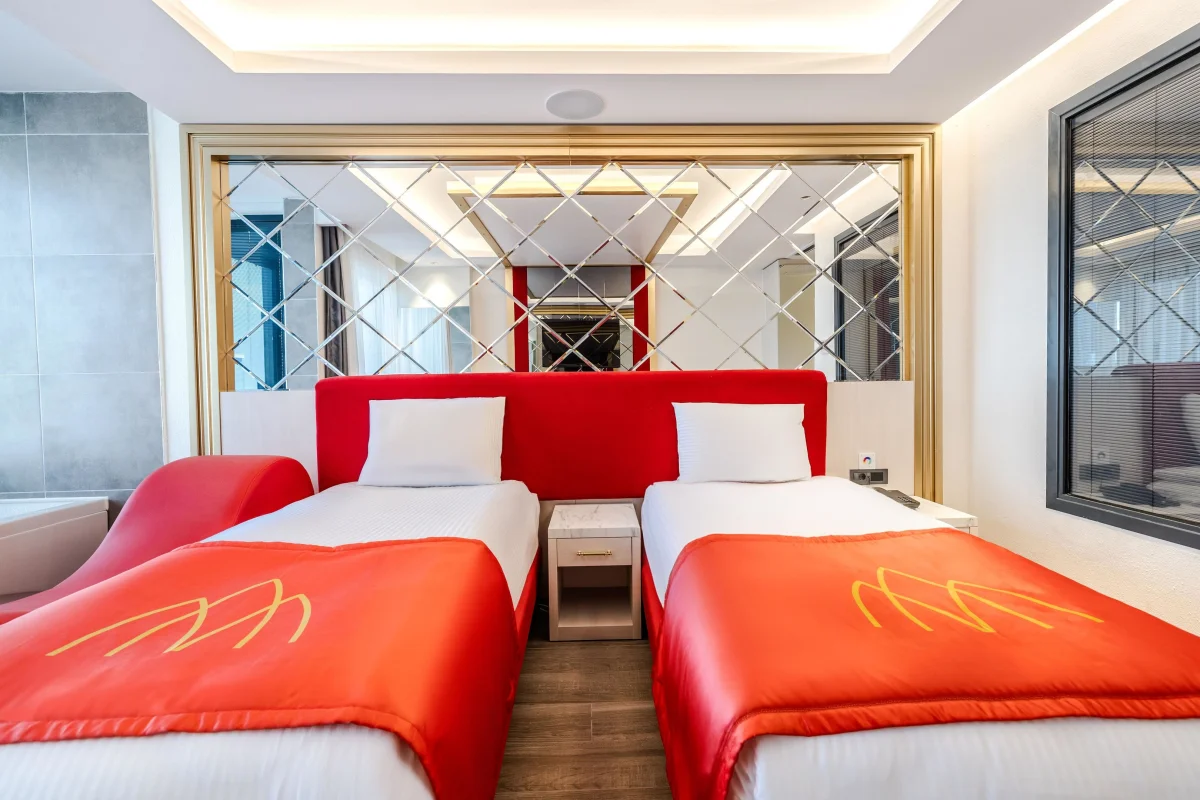 Standard Room Partial Sea View (стандартный двухместный номер с боковым видом)