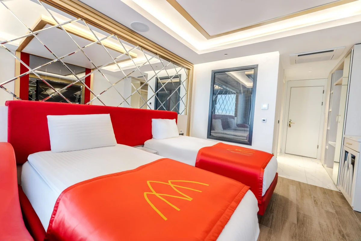 Standard Room Partial Sea View (стандартный двухместный номер с боковым видом)