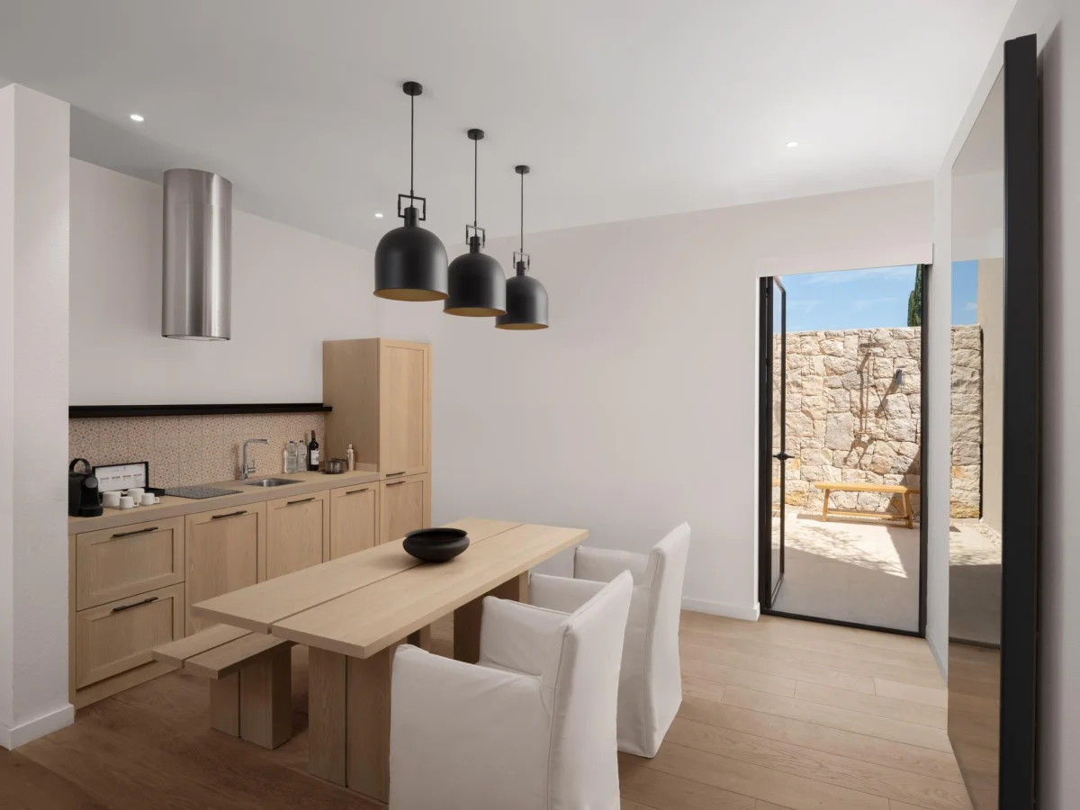 Adult Priene Loft