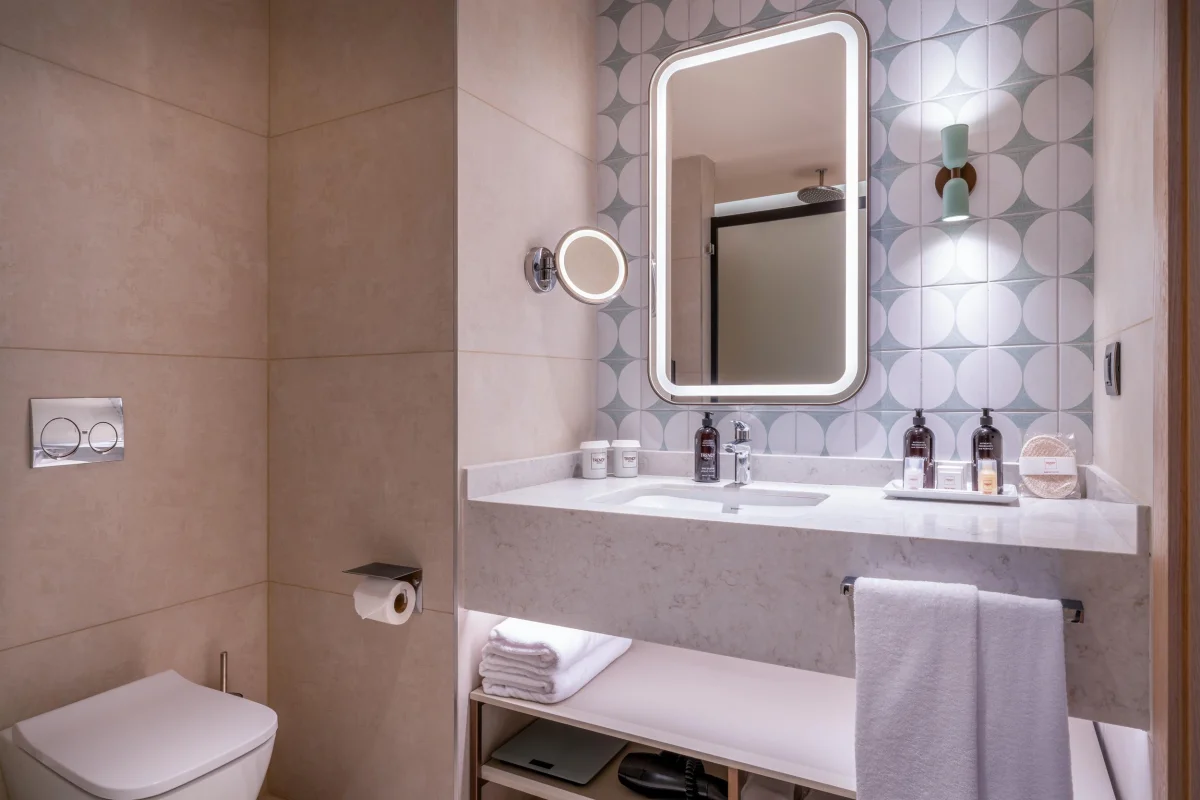 Deluxe Room Sea Side (делюкс двухместный номер с боковым видом)