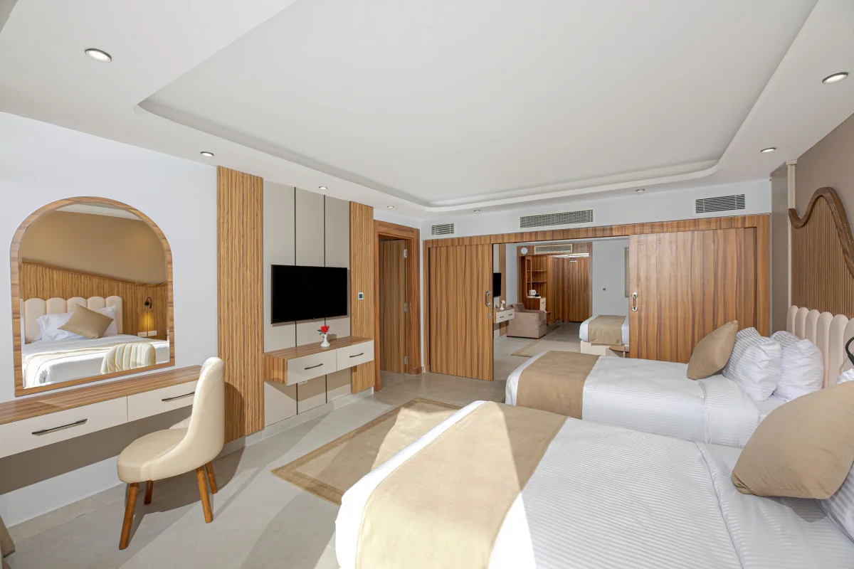 Junior Suite (супериор люкс с видом на бассейн)