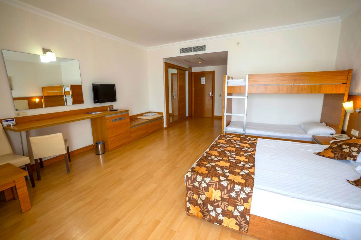 Family Rooms (Bunk Bed) (супериор семейный номер с видом на территорию)