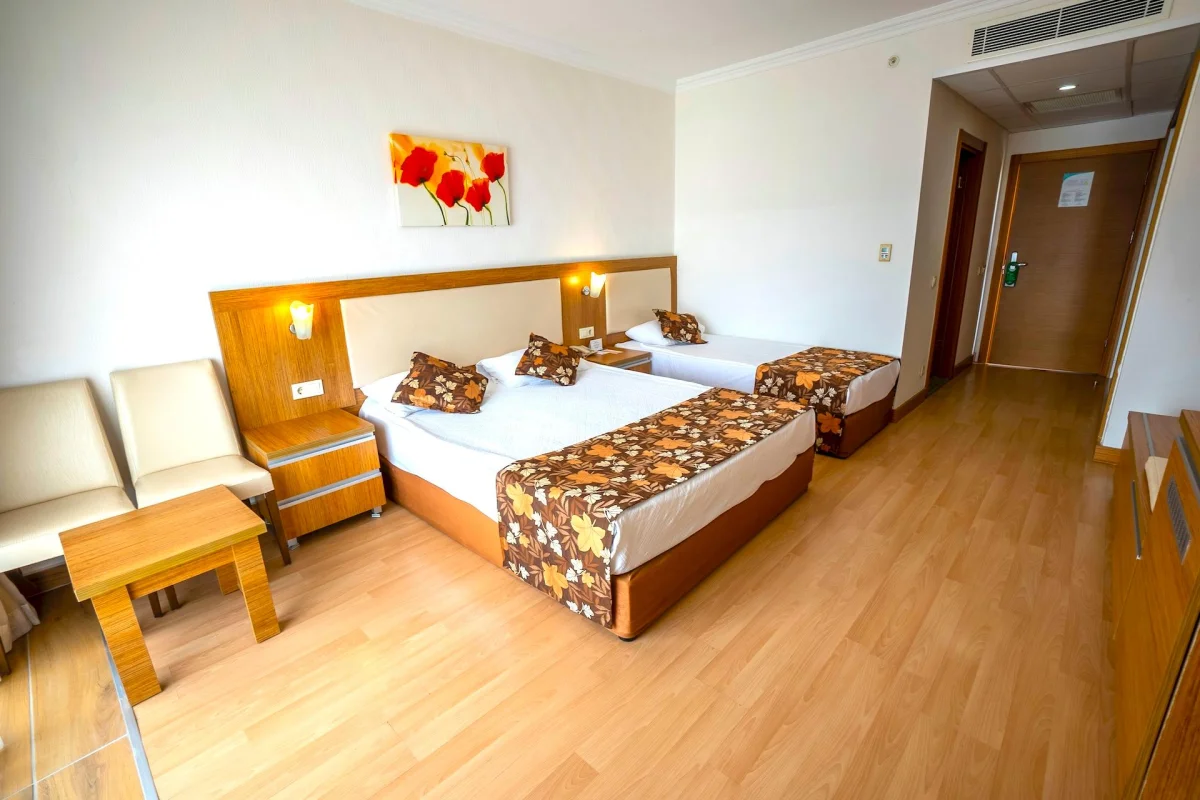 Accessible Rooms (стандартный двухместный номер с видом на территорию)
