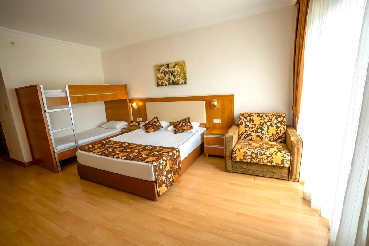 Family Rooms (Bunk Bed) (супериор семейный номер с видом на территорию)