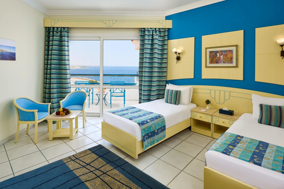 Standard Double Room Partial Sea View (стандартный двухместный номер с видом на море)