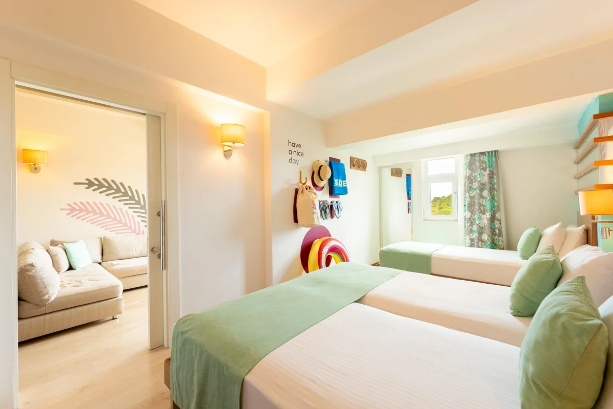 Suite Aqua Superior (супериор люкс с видом на бассейн)