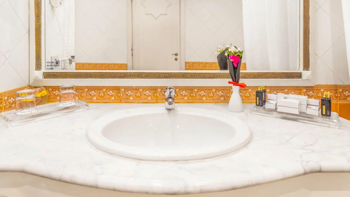 Prestige Deluxe Queen or Twin Room Pool-View (престиж двухместный номер с видом на бассейн)