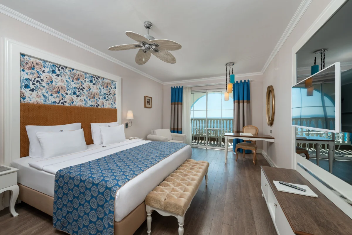 Deluxe Room Sea View (номер)
