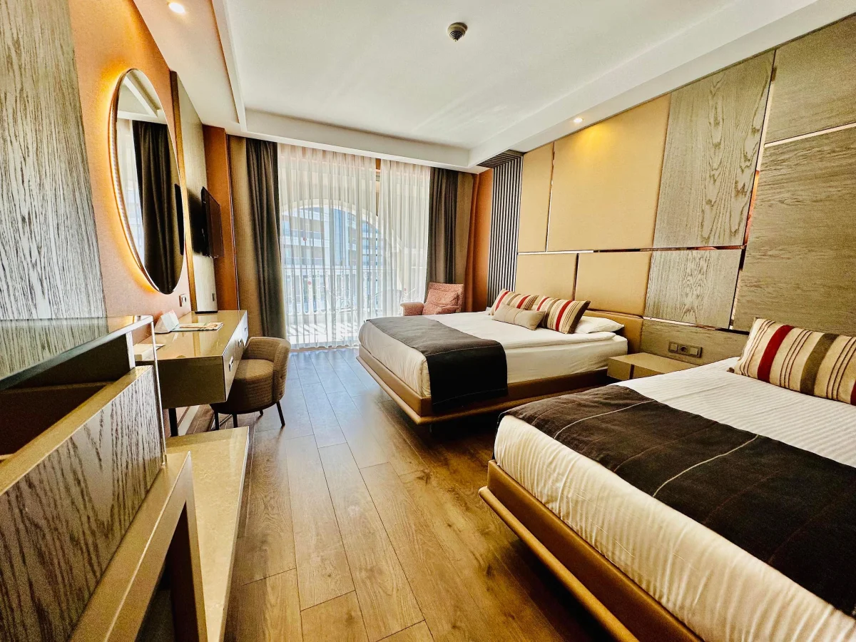 Standard Double Room with Side Sea View (стандартный двухместный номер с боковым видом)