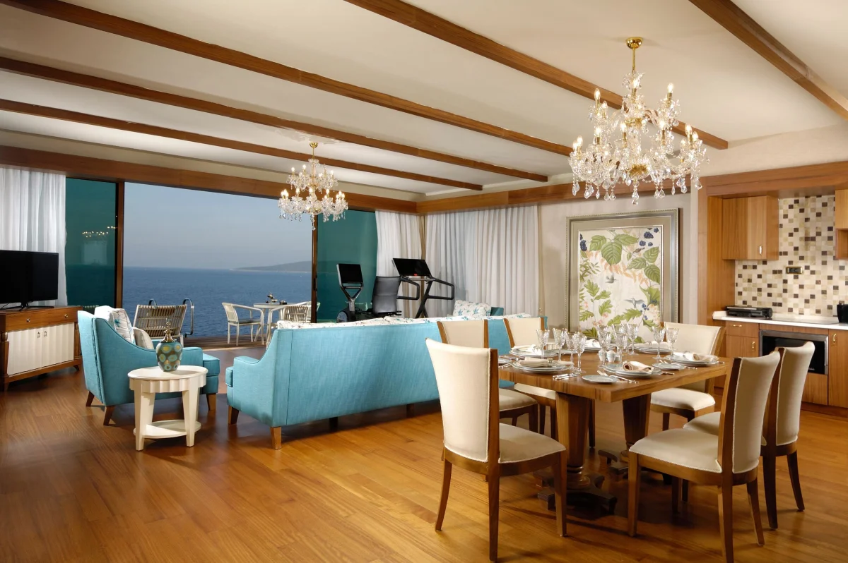 MALDIVIAN VILLA (четырёхместный номер с прямым видом на море)