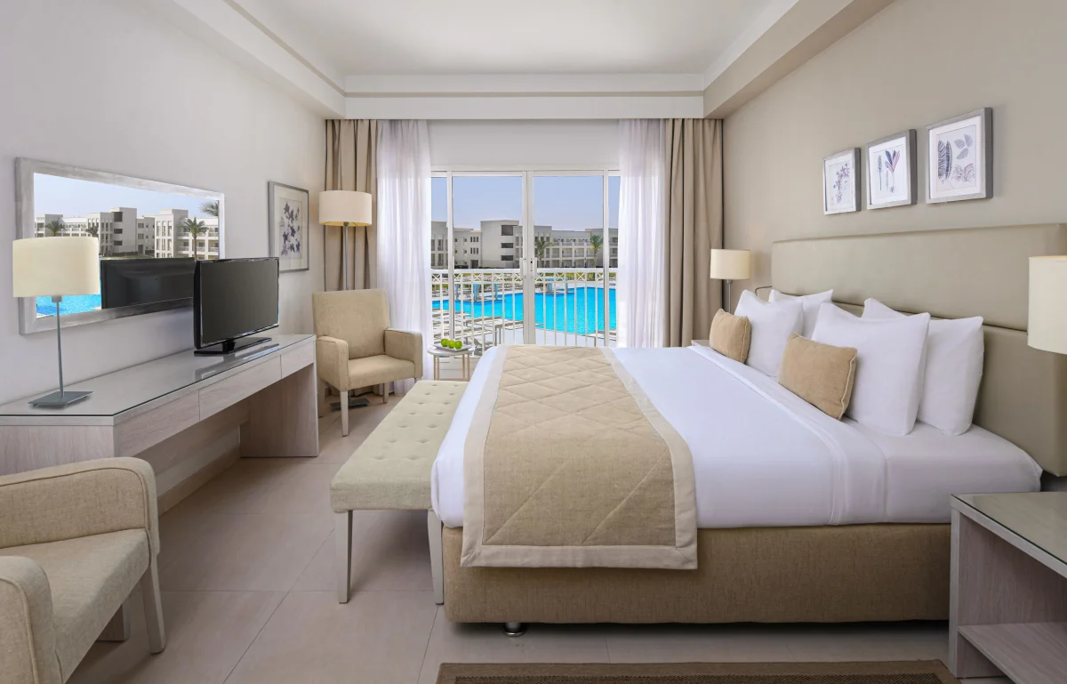 Deluxe Room Pool View (номер)
