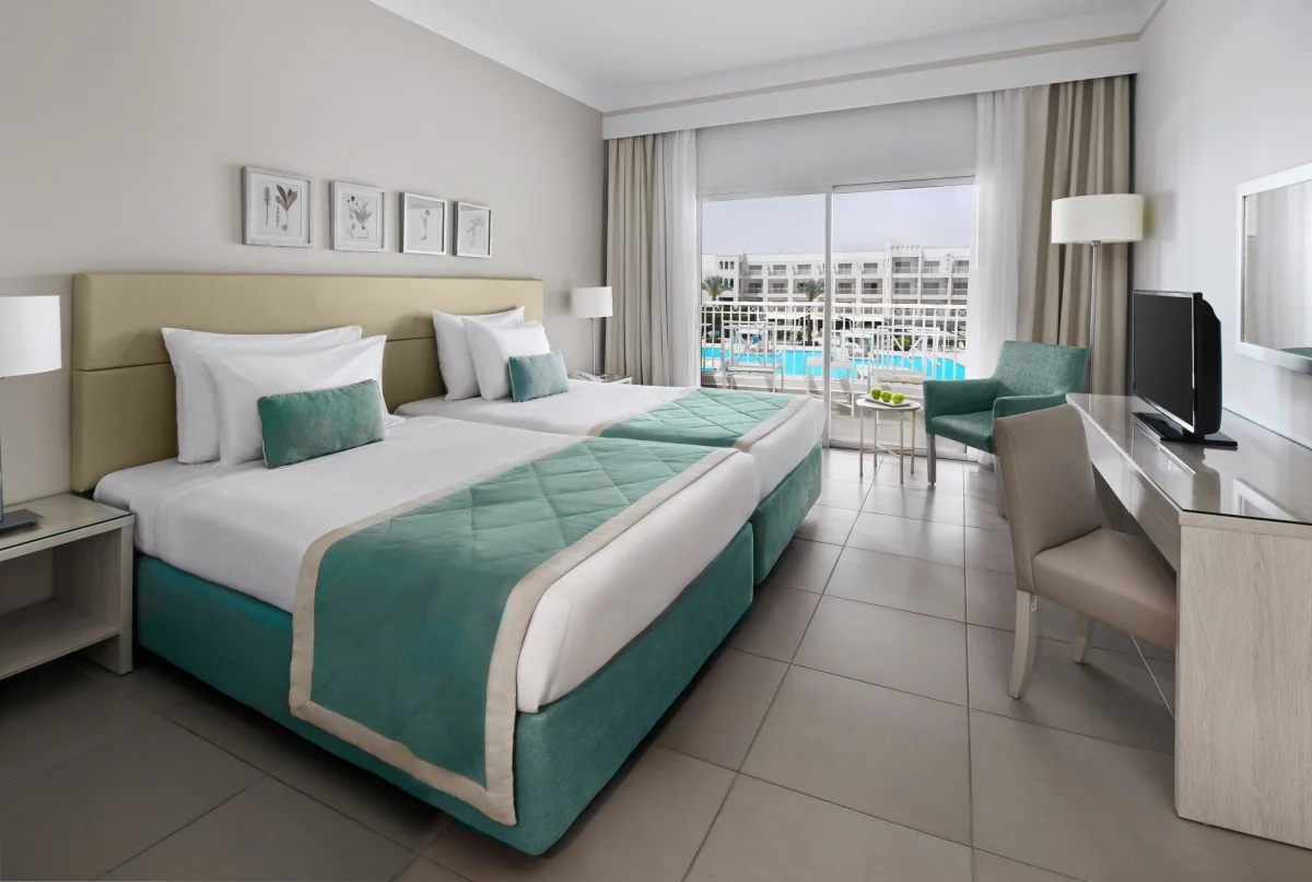 Deluxe Room Pool View (номер)